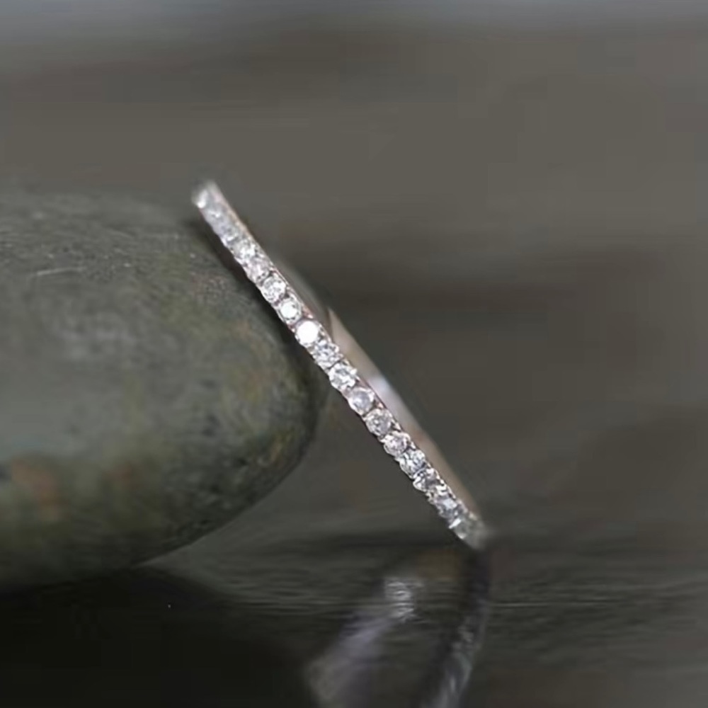 Single Row Simulated Diamond Ring in Gold